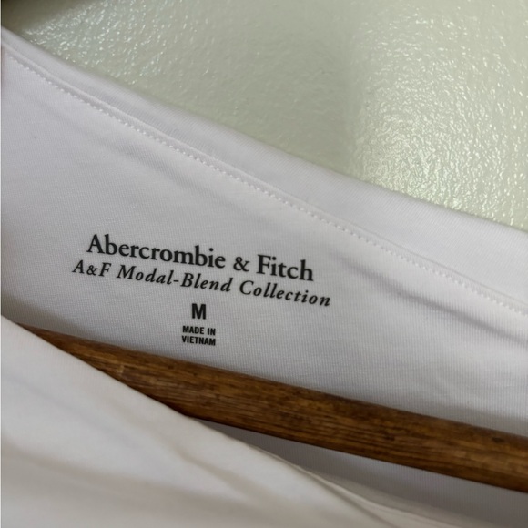 Abercrombie and Fitch long sleeve off-shoulder draped top BNWT - Picture 3 of 5